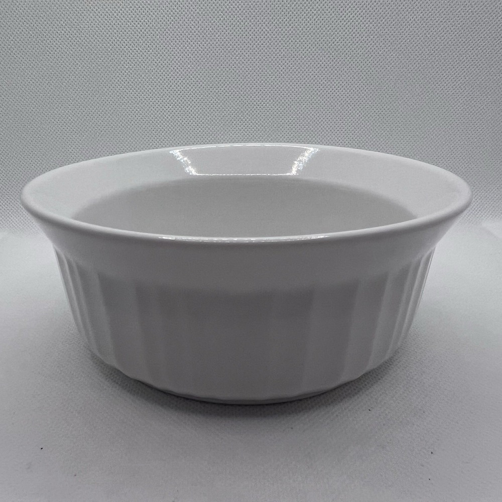 CorningWare French White 16 oz Round Casserole Dish w/ Plastic Storage Lid - Picture 3 of 6